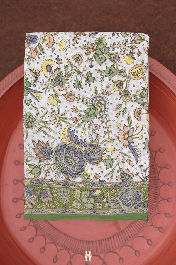 Crepe Saree In White With Floral Printed Design