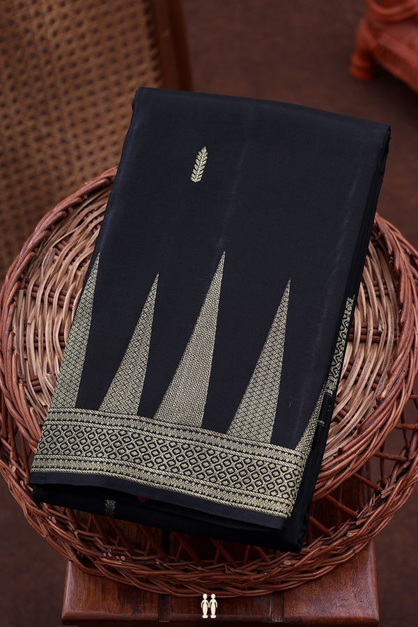Kanchipuram Silk Saree In Black With Zari Buttas