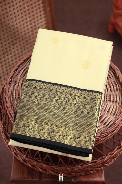 Kanchipuram Silk Saree In Off White With Peacock Buttas