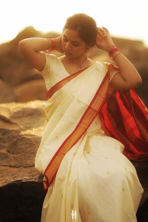 Kanchipuram Silk Saree In Off White With Yazhi Buttas