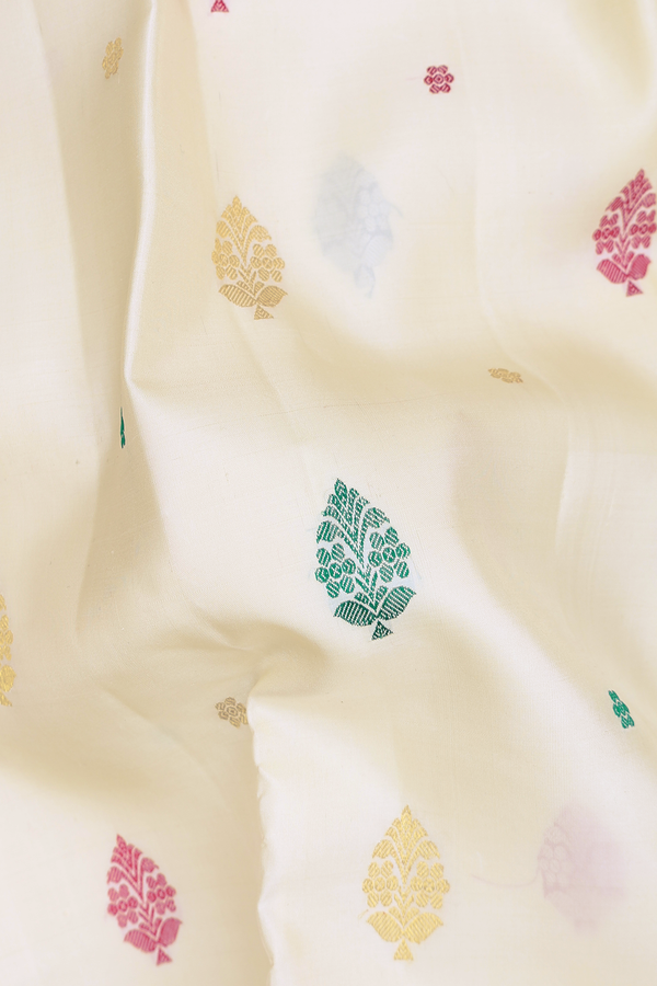 Kanchipuram Silk Saree In White With Floral Buttas