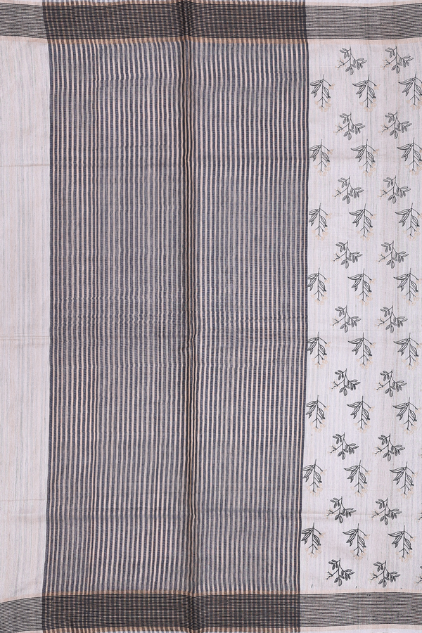Tussar Silk Saree In Cream Color With Floral Buttas