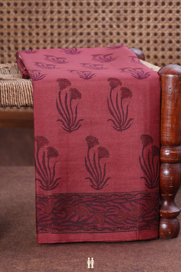 Printed Silk Saree In Red With Floral Motifs