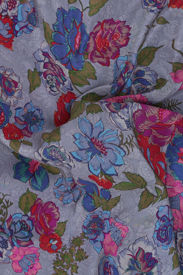 Crepe Saree In Grey With Floral Design