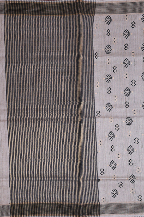 Tussar Silk Saree In Cream Color With Printed Buttas
