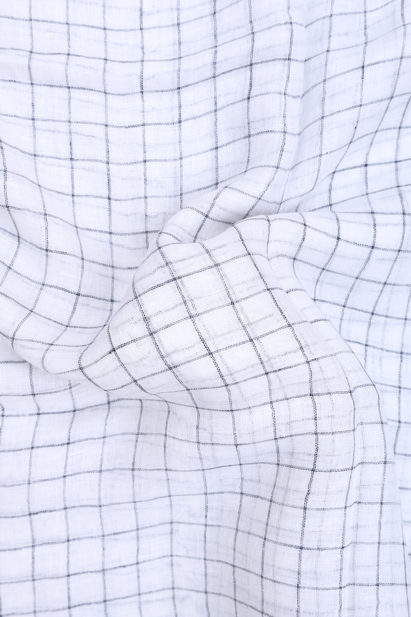 Linen Saree In White With Checks Design