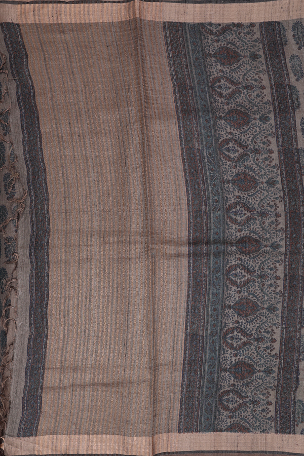 Tussar Silk Saree In Green With Floral Printed Design