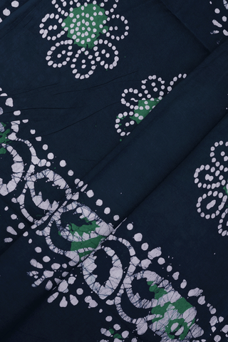 Floral Design Greenish Black Sungudi Cotton Saree