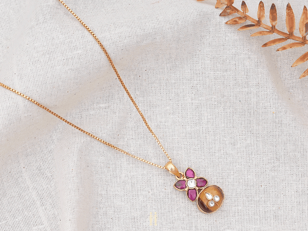 Floral Design Pendant Gold Plated Silver Chain