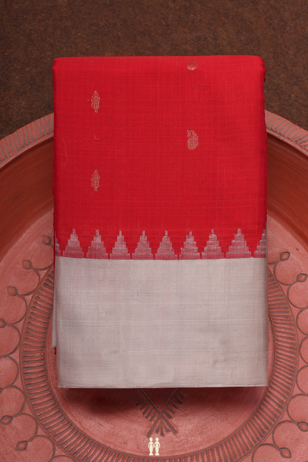 Gadwal Silk Cotton Saree In Chilli Red With Paisley Buttas