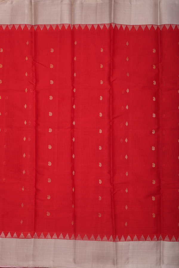 Gadwal Silk Cotton Saree In Chilli Red With Paisley Buttas