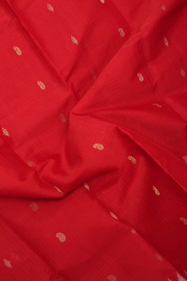 Gadwal Silk Cotton Saree In Chilli Red With Paisley Buttas