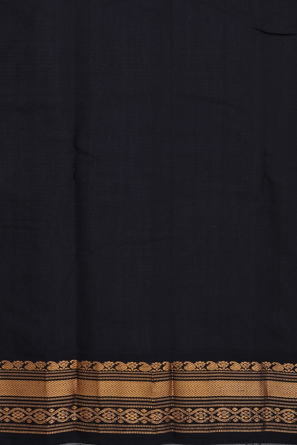 Gadwal Silk Cotton Saree In White With Floral Buttas