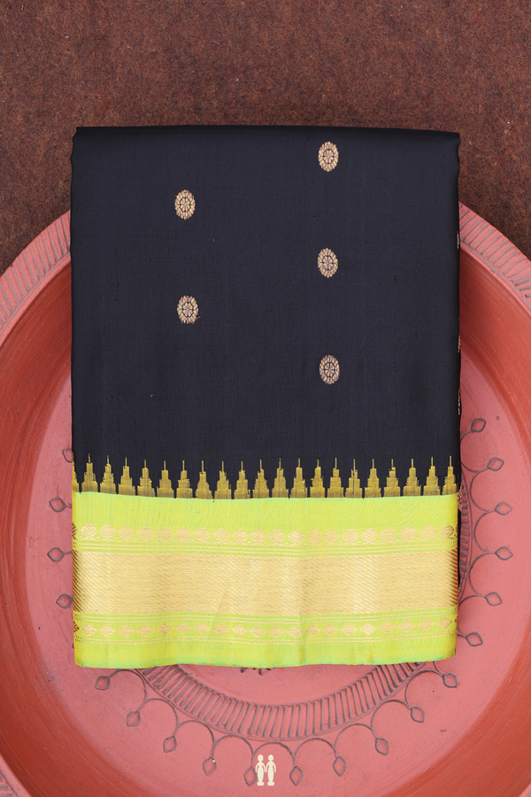 Gadwal Silk Saree In Black With Chakram Buttas
