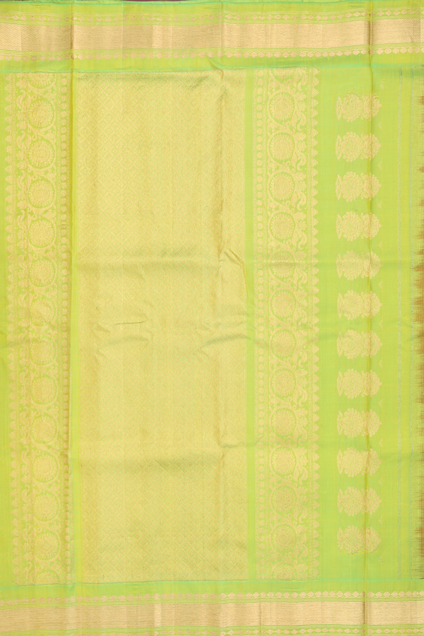 Gadwal Silk Saree In Black With Chakram Buttas