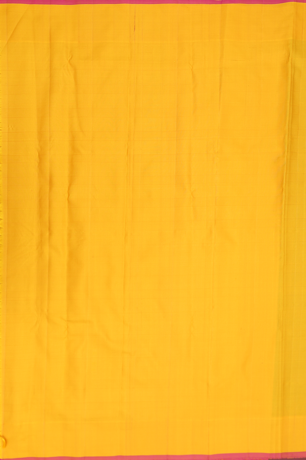 Gadwal Silk Saree In Mehendi Green With Checks Design