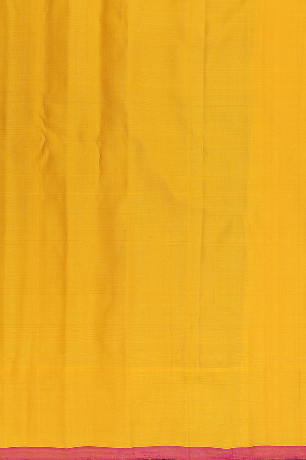 Gadwal Silk Saree In Mehendi Green With Checks Design