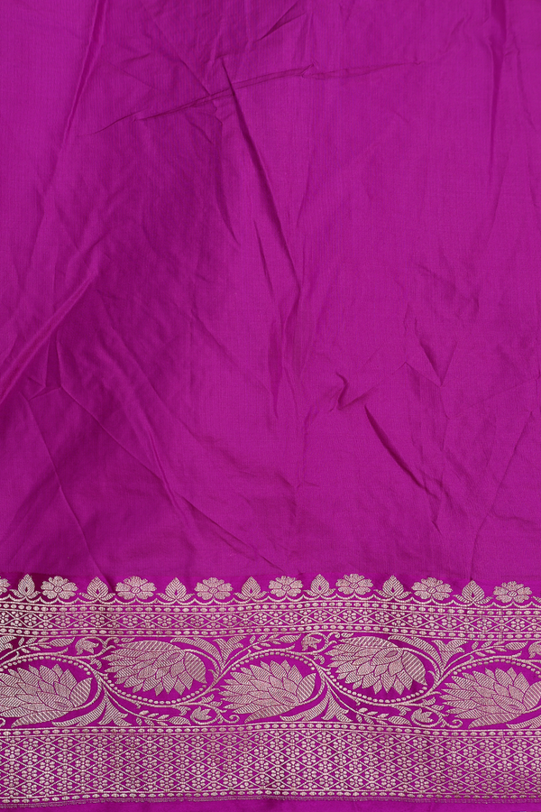 Bandhani Silk Saree In Chilli Red With Zari Buttas