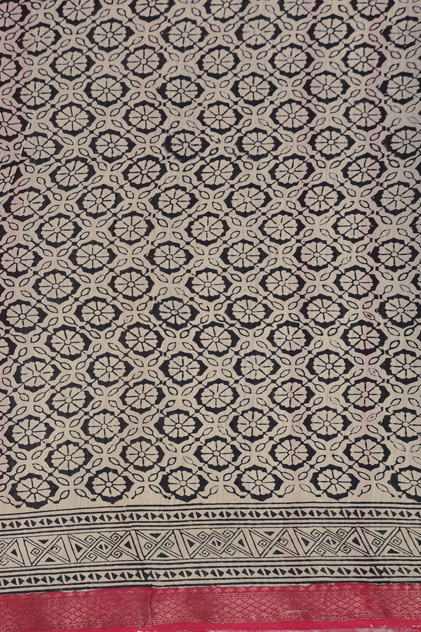 Mangalagiri Cotton Saree In Off White With Paisley Design