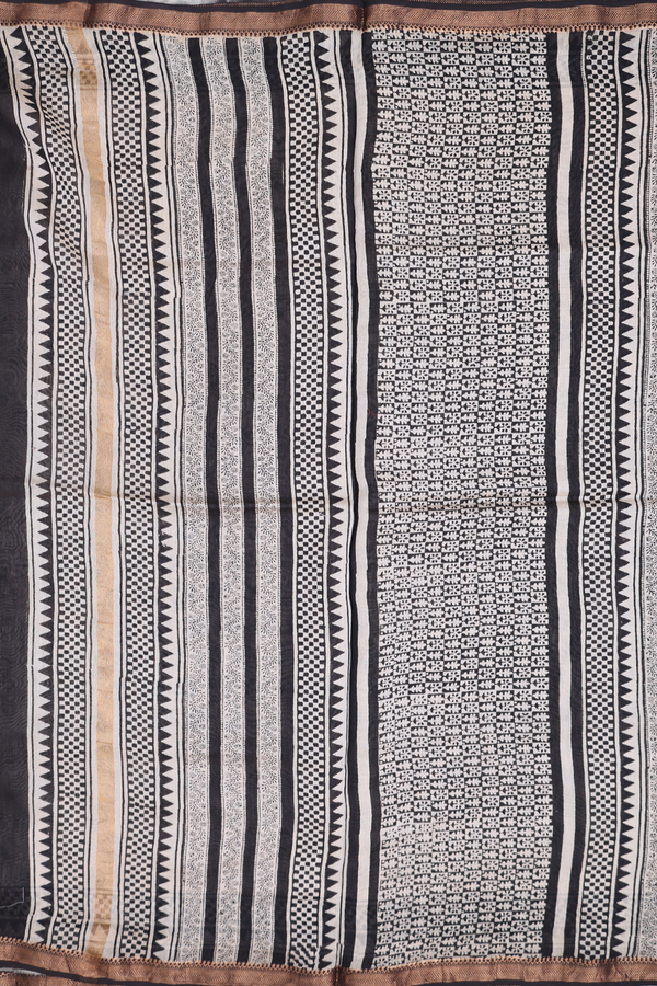 Mangalagiri Cotton Saree In White With Floral Printed Design