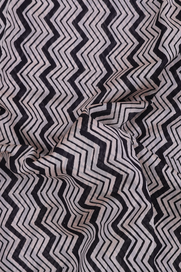 Chanderi Cotton Saree In Cream Color With Chevron Design