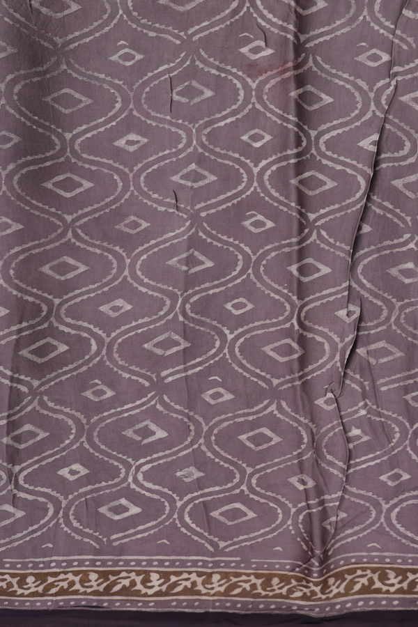 Modal Silk Saree In Cream Color With Paisley Design