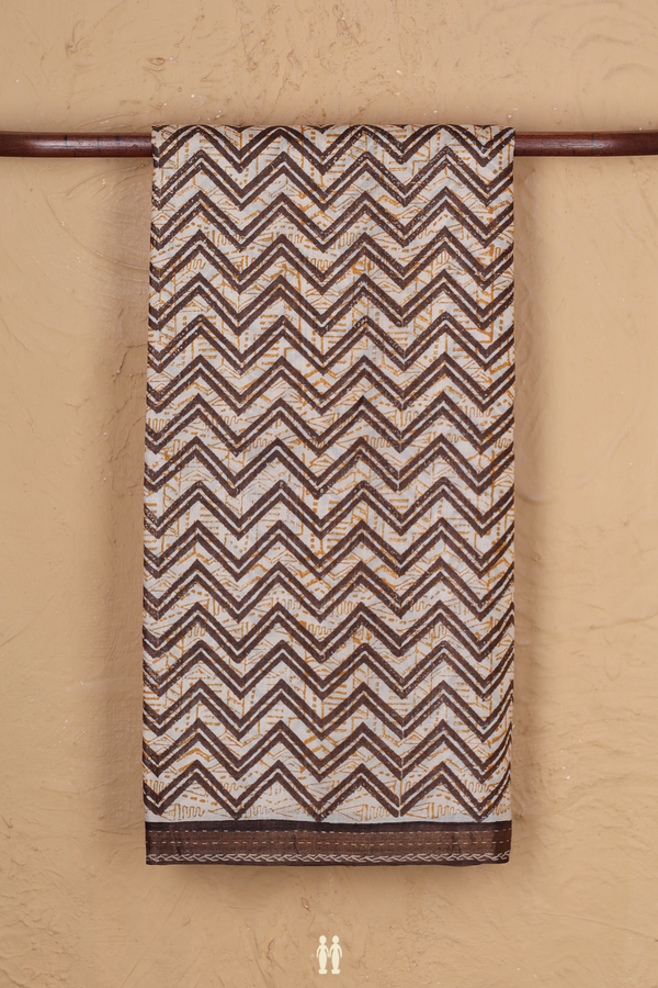 Tussar Silk Saree In White With Chevron Design