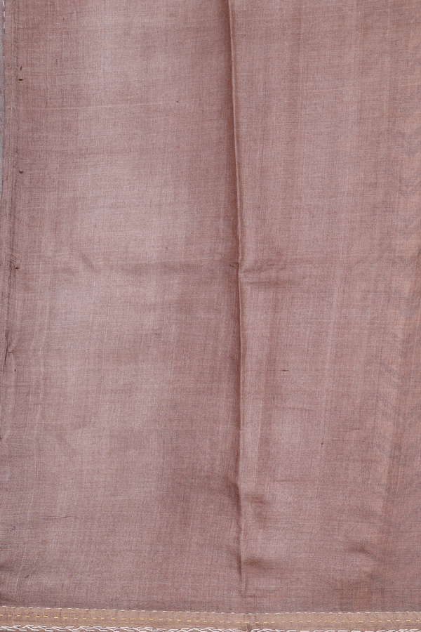 Tussar Silk Saree In White With Chevron Design
