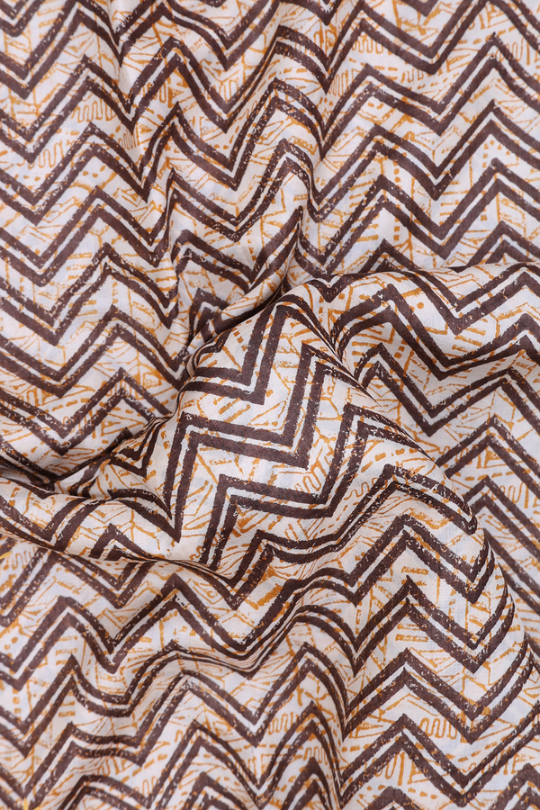 Tussar Silk Saree In White With Chevron Design