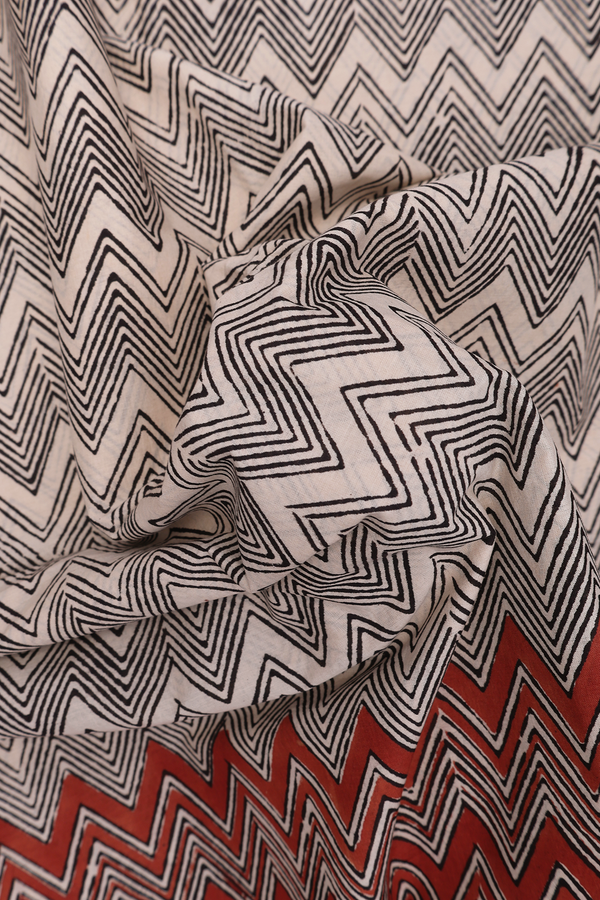 Jaipur Cotton Saree In Beige With Chevron Printed Design