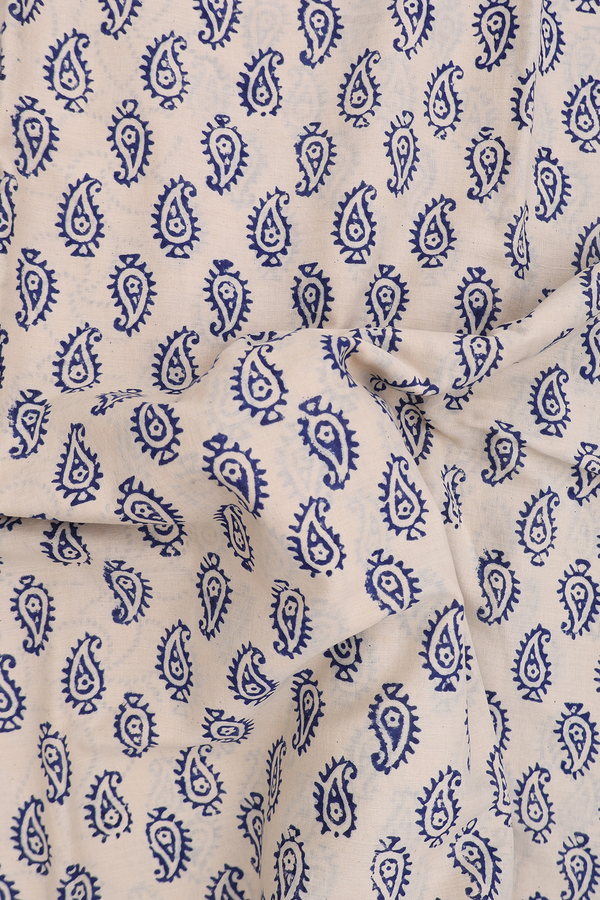 Jaipur Cotton Saree In Beige With Paisley Buttas