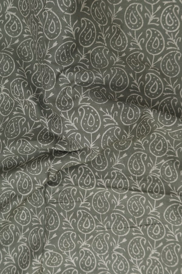 Jaipur Cotton Saree In Chalet Green With Paisley Design