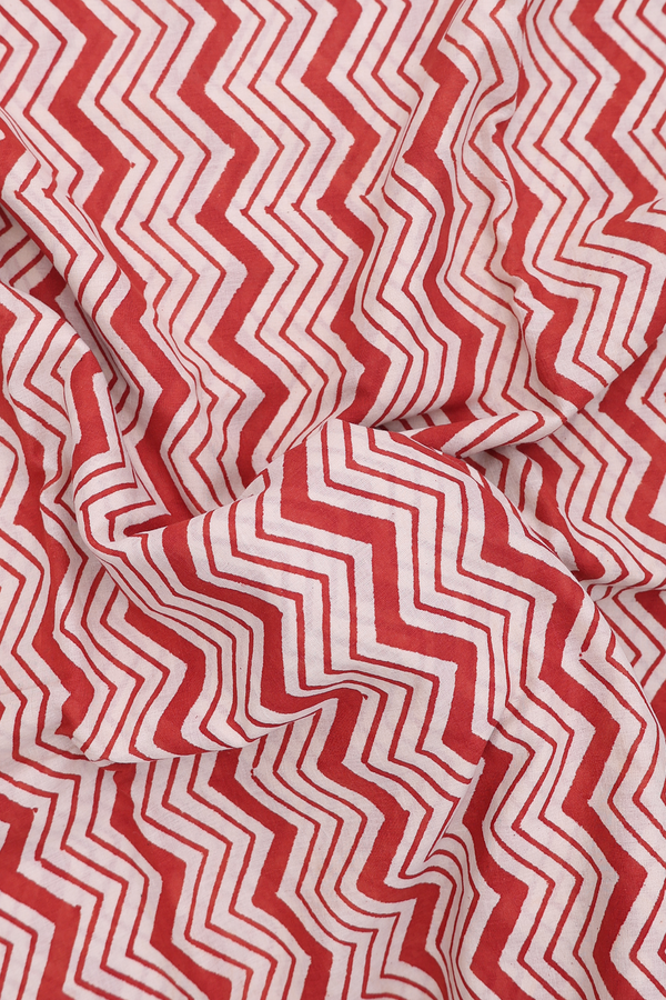 Jaipur Cotton Saree In Rust Red With Chevron Design