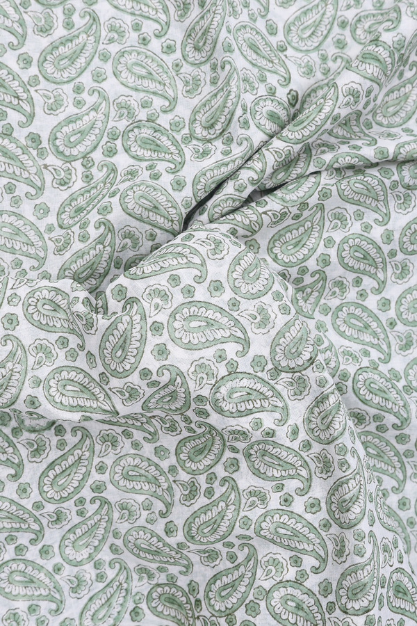 Jaipur Cotton Saree In White With Paisley Design
