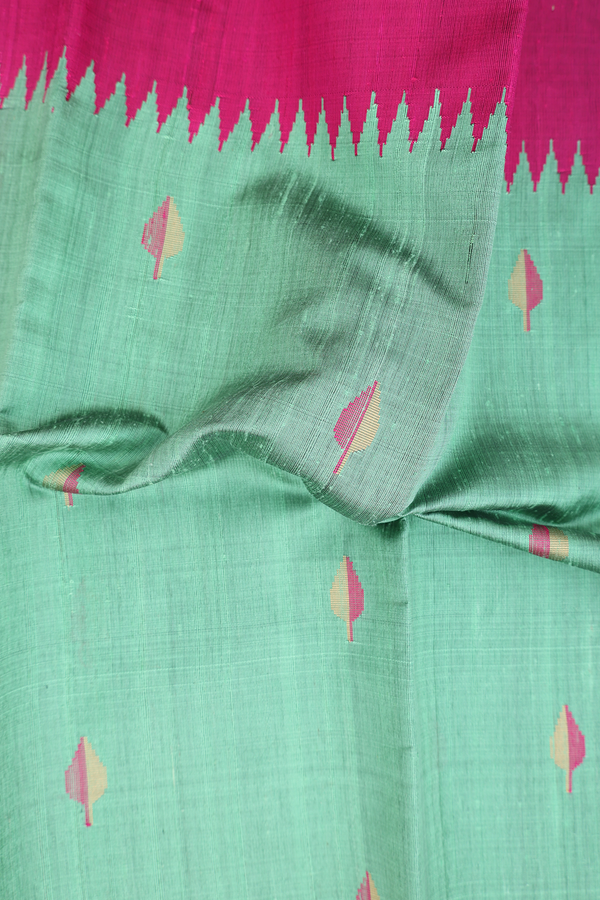 Jute Saree In Green With Threadwork Buttas