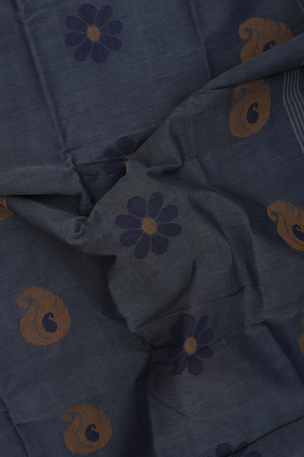 Kanchi Cotton Saree In Grey With Paisley Motifs