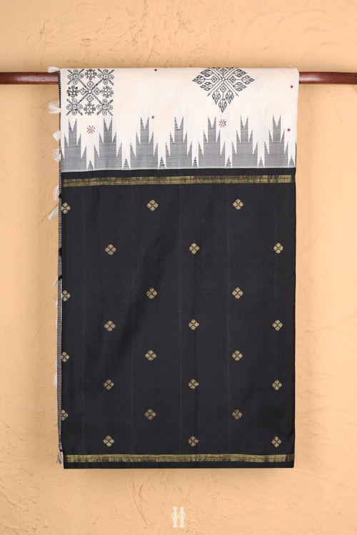 Kanchipuram Silk In White With Threadwork Design