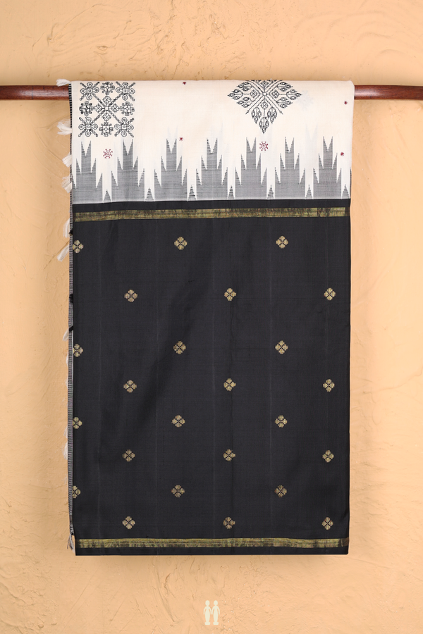 Kanchipuram Silk In White With Threadwork Design