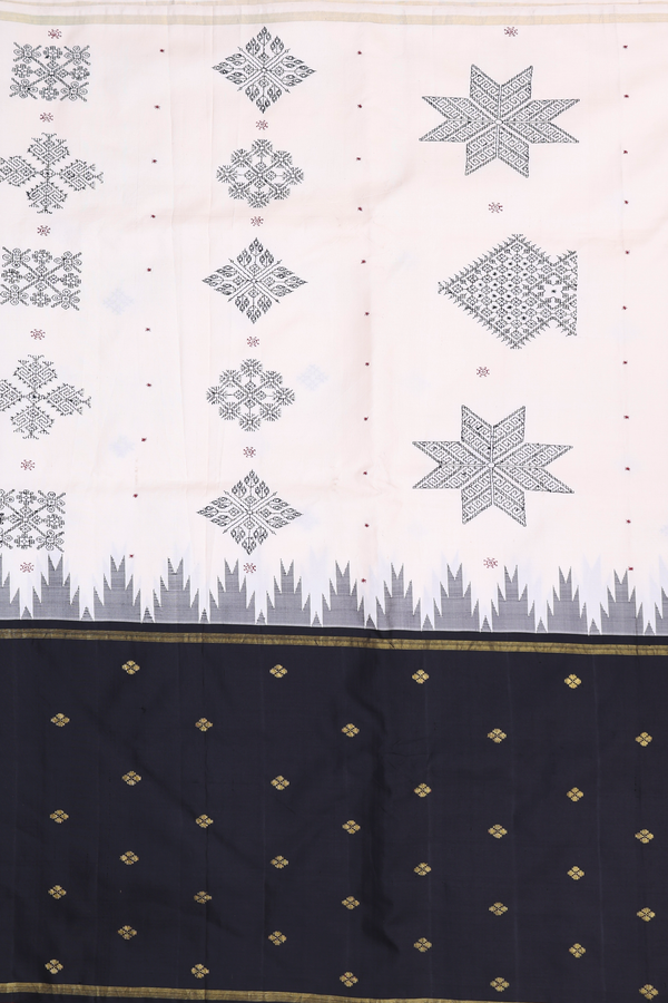 Kanchipuram Silk In White With Threadwork Design