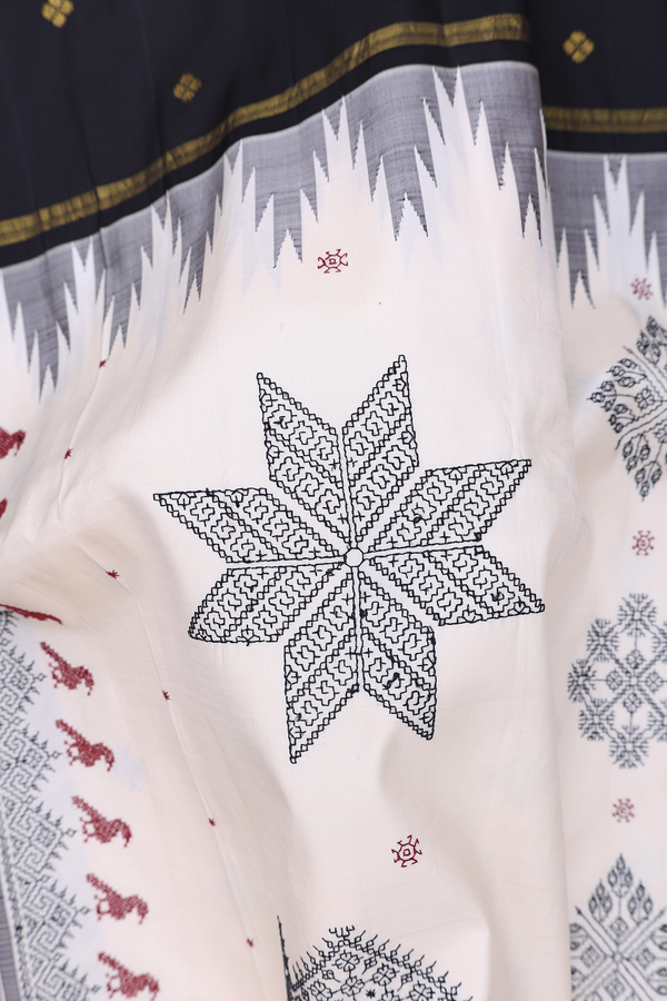 Kanchipuram Silk In White With Threadwork Design