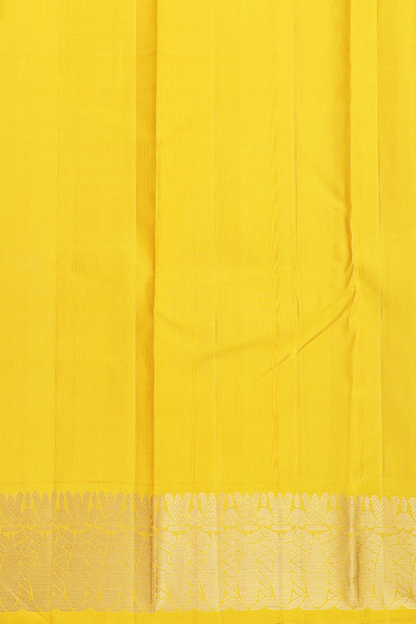 Kanchipuram Silk Saree In Beige With Contrast Border