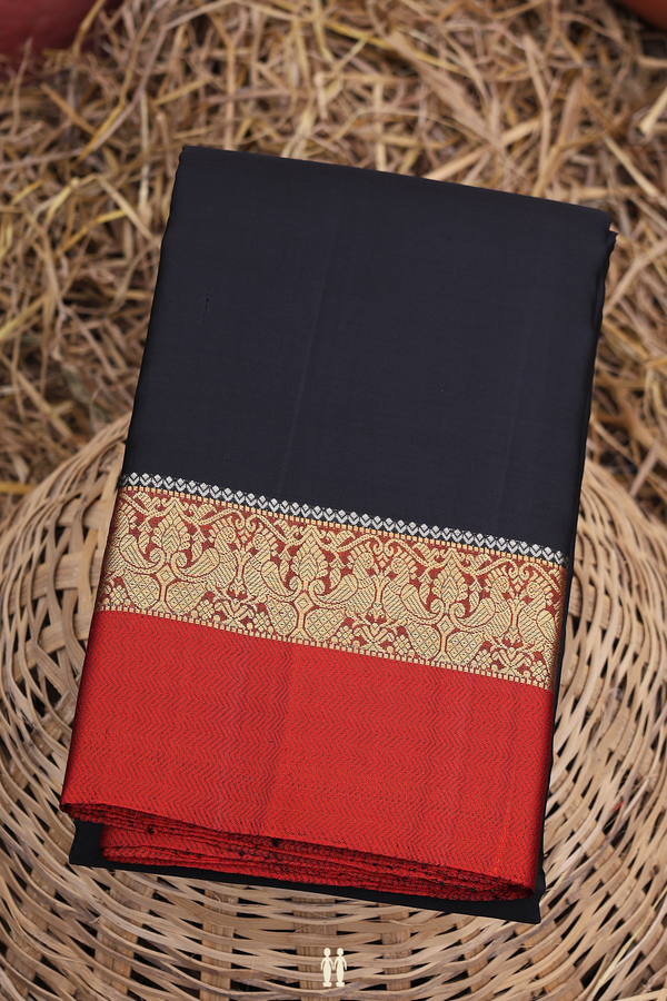 Kanchipuram Silk Saree In Black With Contrast Border