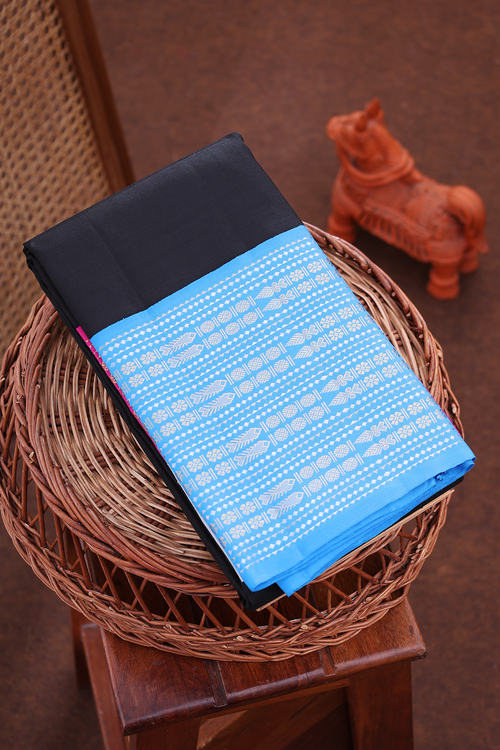 Kanchipuram Silk Saree In Black With Ganga Jamuna Border