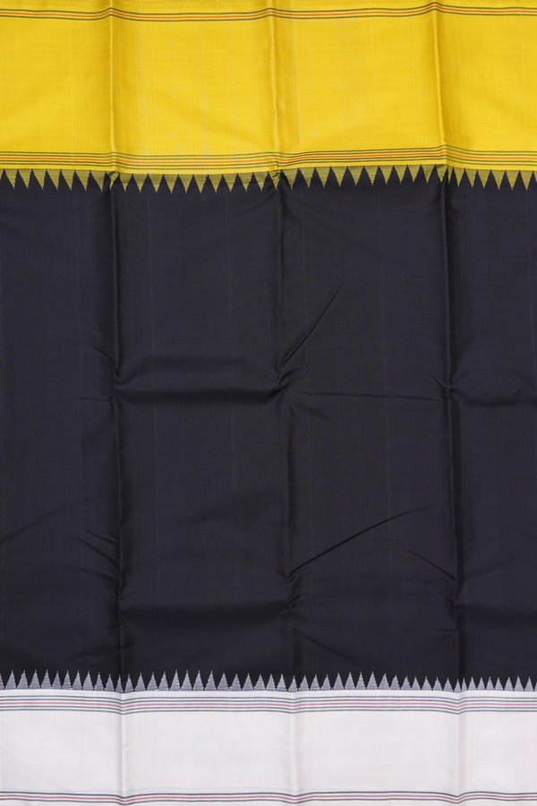 Kanchipuram Silk Saree In Black With Ganga Jamuna Border