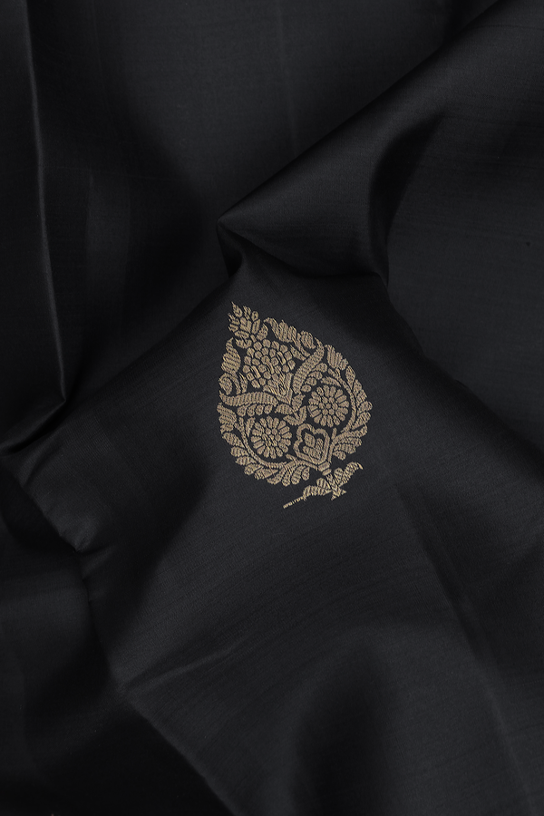Kanchipuram Silk Saree In Black With Zari Motifs