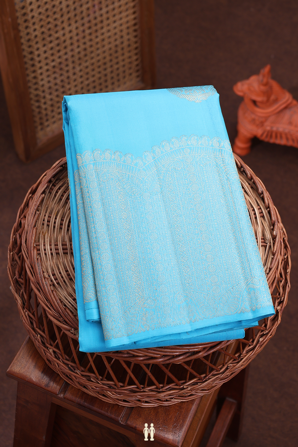 Kanchipuram Silk Saree In Blue With Zari Motifs