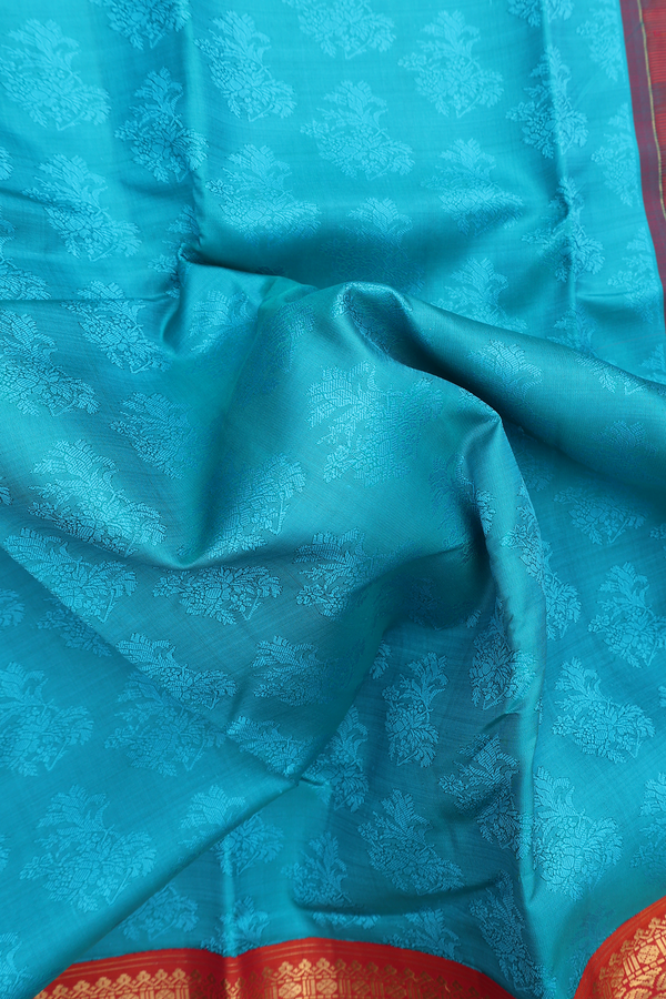 Kanchipuram Silk Saree In Cerulean Blue With Thread Design