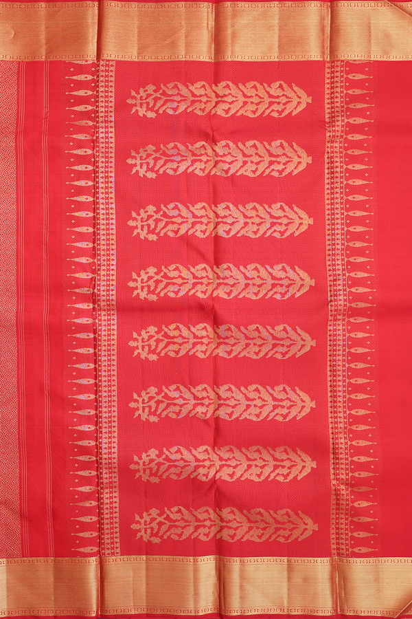 Kanchipuram Silk Saree In Chilli Red With Brocade Design