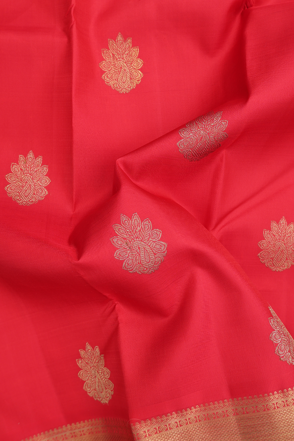 Kanchipuram Silk Saree In Chilli Red With Paisley Motifs