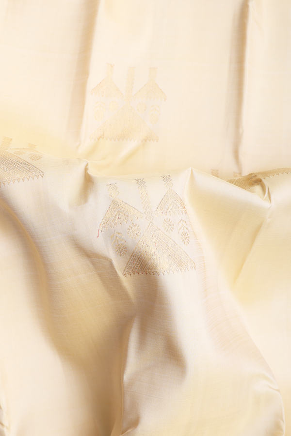 Kanchipuram Silk Saree In Off White Color With Zari Design